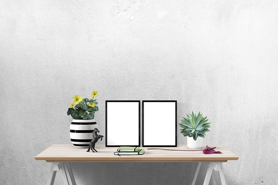 nero, bianca, ceramica, vaso di fiori, beige, tavolo, modello, interno, moderno, spazio, 3d, manifesto, mobilia, parete, finto, decorazione, pianta, in casa, pianta in vaso, copia spazio, nessuno, natura, scrivania, tecnologia, pianta fiorita, fiore, posto a sedere, attività commerciale, caratteristica della parete, crescita, vaso, pianta della casa, computer, interno di casa, testa di fiore, 5K