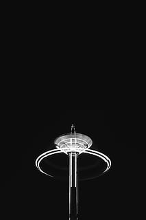 longo, fotografia de exposição, Parque de diversões, passeio, arquitetura, construção, a infraestrutura, estrutura, estabelecimento, torre, Sombrio, noite, monocromático, Preto e branco, copie o espaço, fundo preto, cultura artística e entretenimento, ninguém, tiro do estúdio, iluminado, ao ar livre, visão de baixo ângulo, céu, passeio de parque de diversões, equipamento de iluminação, natureza, brilhando, céu limpo, único objeto, fiação, Exposição longa, 4K