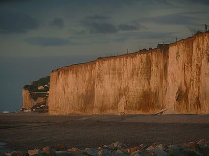 maleri, brun, fjell, criel plage, Normandie, klipper, klippe, Frankrike, Abendstimmung, himmel, sky - himmel, land, natur, ingen folk, stein, rolig scene, dag, naturskjønnhet - natur, ro, miljø, Strand, rock-objekt, utendørs, fast, tre - materiale, landskap, bergformasjon, arkitektur, 1080P, CC0, offentlig domene, opphavsrett gratis