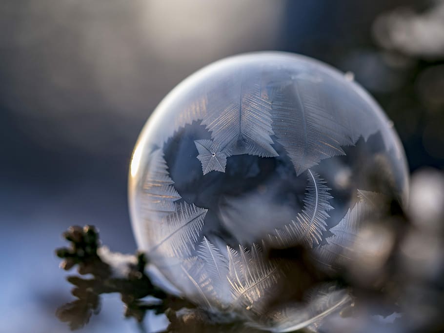 selektiv, fokus fotografering, vand dug, Nærbilleder af fotografering, klar, glas ornament, bold, globus, sfære, is, Frosset, kloden - menneskeskabt objekt, planet - rum, afspejling, natur, ingen mennesker, Jorden, kort, global forretning, form, selektiv fokusering, tæt på, verdenskort, by, rejse, plads, glas - materiale, gennemsigtig, udendørs, forretning, sølvfarvet, global finans, global kommunikation, digital komposit, 4K