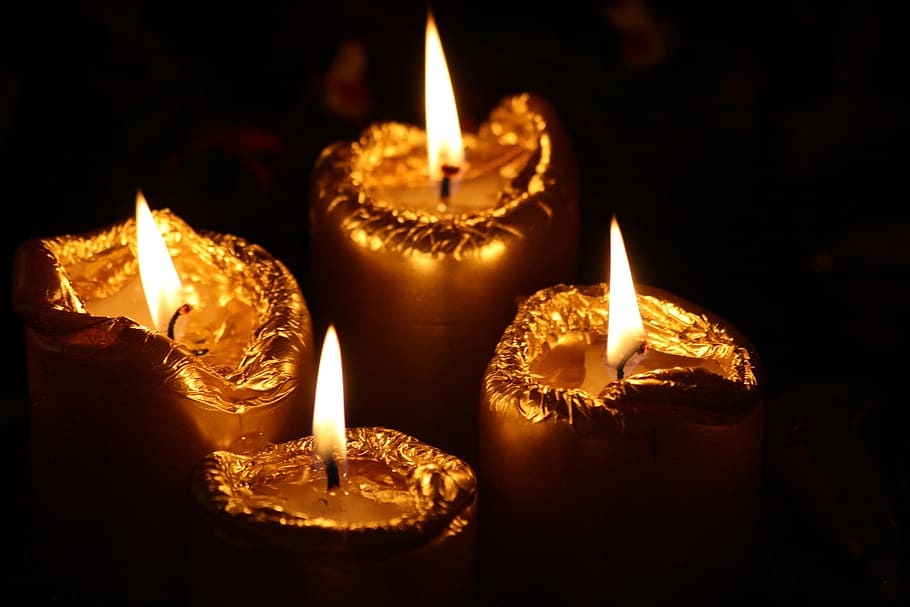 espelmes, hivern, llum, advent, humor, hivern, llum, Nadal, desembre, atmosfera, foc, il·luminació, contemplatiu, flama, foc - fenomen natural, cremant, vela, calor - temperatura, brillant, il·luminat, cap gent, a l'interior, celebració, naturalesa, primer pla, fosc, fons negre, diya - llum d'oli, centrar-se en primer pla, decoració, llum elèctrica, lluminositat, fusió, 4K