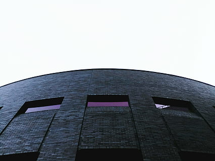 baix, foto d'angle, negre, de gran alçada, edifici, estructura, cel, infraestructura, finestra, establiment, hotel, ciutat, urbà, arquitectura, art, vidre, torre, gratacels, exterior de l'edifici, estructura construïda, vista d’angle baix, cap gent, dia, a l'aire lliure, industria del cinema, astronomia, cel clar, còpia espai, naturalesa, modern, oficina, alta - alta, exterior d’edifici d’oficines, destinacions de viatge, 4K, CC0, domini públic, lliure de regalies
