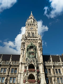 torre, plaça, munich, torre de l’eclipsi, cultura, núvols, estructura construïda, arquitectura, exterior de l'edifici, cel, edifici, vista d’angle baix, destinacions de viatge, història, el passat, núvol - cel, dia, naturalesa, ciutat, cap gent, turisme, viatjar, arc, espiritualitat, a l'aire lliure, rellotge, estil gòtic, 4K, CC0, domini públic, lliure de regalies
