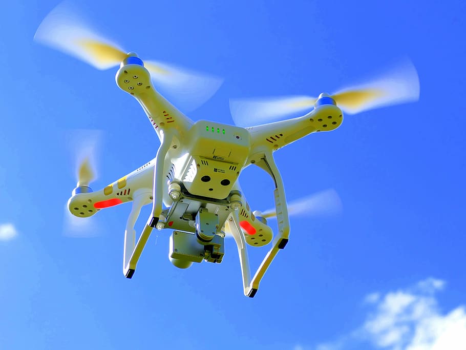 volant, drone, cel, quadcopter, màquina voladora, rotors, avions, hèlix, treure, càmera, volar, fotografies aèries, blau, naturalesa, moviment, vehicle aeri, dia, cap gent, a l'aire, avió, vista d’angle baix, manera de transport, en moviment, transport, llum solar, tecnologia, a l'aire lliure, núvol - cel, 2K