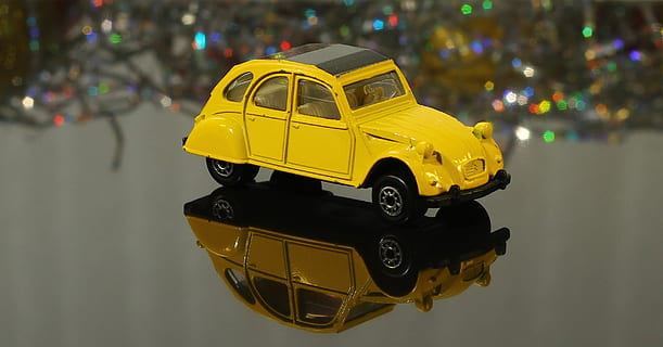 citroen, modelka, vista, groc, taxi, cotxe, taxi groc, transport, nit, manera de transport, automòbil, ciutat, carrer, il·luminat, arquitectura, carrer de la ciutat, trànsit, vehicle terrestre, vida de ciutat, carretera, cap gent, pluja, reflexió, esperant, 1080P, CC0, domini públic, lliure de regalies
