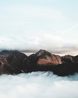 hnědý, hora, kupovité mraky, horský vrchol, obklopen, mraky, mrak, vrchol, summitu, vysoký, mlha, krajina, stín, nebe, fujifilm, francouzský fotograf, fotografování, jih Francie, bouřka, mrak - nebe, krása v přírodě, scenics - příroda, klidné scény, pohoří, mimoměstské scény, klid, Příroda, životní prostředí, nikdo, den, venku, idylický, dálkový, fyzická geografie, 4K, CC0, veřejná doména, bez autorských práv