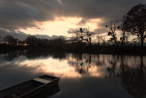 superficie dell'acqua, mirroring, riflessione, avvio, pedalò, pagaia, tramonto, nuvole, umore, illuminazione, lunga esposizione, sfocato, sfocatura, inferno, buio, crepuscolo, sera, andare sotto, scomparire, paesaggio, natura, lago, acque, ovviamente, panoramico, mistico, gespenstig, acqua, cielo, albero, nuvola - cielo, bellezza nella natura, la tranquillità, scenics - natura, scena tranquilla, pianta, nessuno, idilliaco, scena non urbana, silhouette, colore arancione, all'aperto, lago di riflessione, 5K, CC0, dominio pubblico, privo di copyright