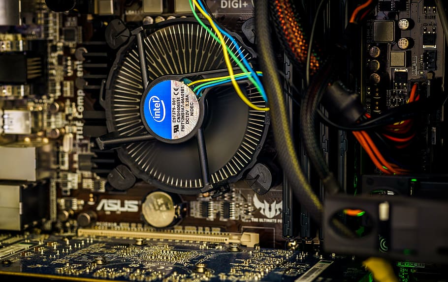 marró, blanc, placa base de l'ordinador asus, més fresc, ordinador, ventilador, tecnologia, PC, processador, equipament, maquinari, CPU, poder, electrònica, pissarra, dispositiu, component, placa base, sistema, flux d’aire, endoll, calor, temperatura, microchip, dades, primer pla, connexió, comunicació, complexitat, Internet, xarxa d’ordinadors, cable, indústria electrònica, equips informàtics, a l'interior, cap gent, negocis, targeta de circuits, part de l’ordinador, xip d’ordinador, nombre, control, servidor de xarxa, Font d'alimentació, equipament elèctric, 5K
