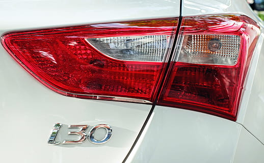 hyundai i30 rücklicht, Auto, Gegenlicht, Bremsleuchte, rot, Hyundai i30, Transportmittel, Landfahrzeug, Kraftfahrzeug, Nahansicht, Reichtum, Transport, Oldtimer, keine Leute, Metall, Luxus, Essen und Trinken, Reflexion, Glas - Material, Liebe, Emotion, Haushaltsausstattung, Retro-Stil, 4K, CC0, gemeinfrei, lizenzfrei