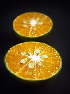 Orange, Obst, Scheibe, Weiß, Zitrusfrüchte, sauer, isoliert, Landwirtschaft, organisch, Makro, Vitamin, frisch, Gesundheit, Lebensmittel, saftig, essbar, gesundes Essen, Zitrusfrucht, Wohlbefinden, Kreuzung, Essen und Trinken, Studioaufnahme, Frische, orange Farbe, Orangenfrucht, drinnen, keine Leute, schwarzer Hintergrund, Nahansicht, Stillleben, reif, 2K, CC0, gemeinfrei, lizenzfrei