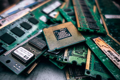 xips de memòria, verd, RAM, pals, processador, tecnologia, ordinador, gb, or, xip d’ordinador, targeta de circuits, indústria electrònica, indústria, equips informàtics, placa base, part de l’ordinador, primer pla, cap gent, connexió, complexitat, CPU, equipament, fons, a l'interior, marc complet, color verd, enfocament selectiu, equipament elèctric, component elèctric, 5K, CC0, domini públic, lliure de regalies