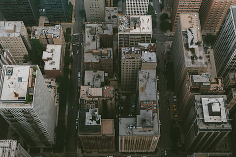 uccello, fotografia degli occhi, alto, sorgere edifici, bird-eye-view, fotografia, edifici, costruzione, architettura, Torre, grattacielo, tetto, esterno dell'edificio, città, struttura costruita, paesaggio urbano, nessuno, edificio per uffici esterno, quartiere residenziale, vista dall'alto, vista aerea, fotogramma intero, sfondi, giorno, all'aperto, mezzi di trasporto, vita di città, moderno, appartamento, distretto finanziario, 5K, CC0, dominio pubblico, privo di copyright