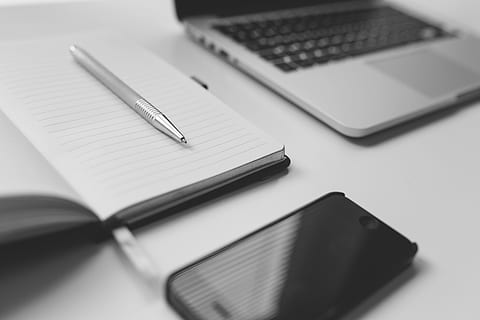 gri, stilou, caiet, calculator, laptop, lucru, Afaceri, birou, Internet, tehnologie, tastatură, la locul de muncă, comunicare, pe net, gol, www, mobil, modern, documente, tehnologia fără fir, conexiune, masa, natură moartă, în interior, publicare, nici o persoana, cartelă de note, carte, furnizarea de birou, dispozitiv portabil de informații, hârtie, echipamente de calcul, grup mic de obiecte, 4K, CC0, domeniu public, fără drepturi de autor