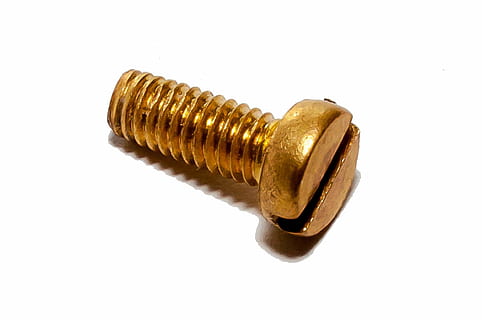 messingbolt, skru, metall, teknologi, tråd, stål, bolt, utstyr, arbeidsverktøy, jern - metall, nærbilde, mutter - feste, metallisk, anleggsbransjen, hvit bakgrunn, innendørs, enkelt objekt, skjære ut, studio skudd, stilleben, ingen folk, kopiere plass, gullfarget, skinnende, design, rusten, høy vinkel visning, sølvfarget, 1080P, CC0, offentlig domene, opphavsrett gratis