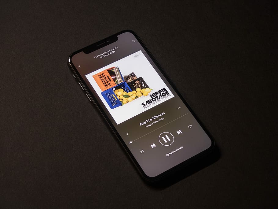 espai, gris, iphone x, mostrant, aplicació spotify, convertit, tecnologia sense fils, dispositiu d’informació portàtil, tecnologia, comunicació, telèfon intel·ligent, connexió, telèfon mòbil, pantalla, primer pla, pantalla del dispositiu, a l'interior, text, pantalla tàctil, equips de telecomunicacions, tir de l'estudi, cap gent, guió occidental, fons negre, telèfon, vista d’angle alt, comunicacions globals, equipament elèctric, 4K