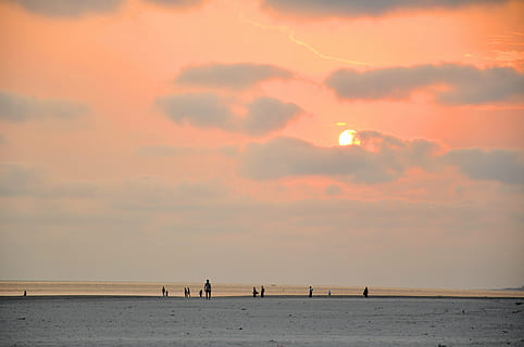 platja, paisatge, posta de sol, sortida del sol, cel, naturalesa, núvols, sol, Índia, aigua, mar, bellesa a la natura, núvol - cel, escenics - natura, tranquil·litat, escena tranquil·la, horitzó sobre l’aigua, terra, color taronja, grup de persones, a l'aire lliure, horitzó, persones incidentals, idíl·lic, 4K, CC0, domini públic, lliure de regalies