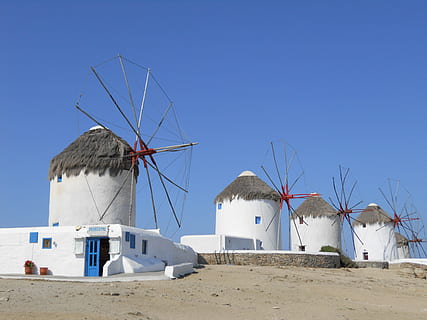 Moulins à vent, Vent d'été, été, vent, plage, conservation de l'environnement, le sable, énergie alternative, bleu, ciel, terre, éolienne, énergie éolienne, production de carburant et d'électricité, énergie renouvelable, turbine, ciel clair, environnement, la nature, structure construite, architecture, moulin à vent traditionnel, personne, extérieur du bâtiment, en plein air, 2K, CC0, domaine public, libre de droits