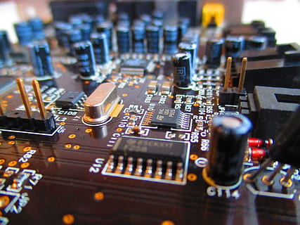 carte mère d'ordinateur, circuit imprimé, électronique, circuit, La technologie, ordinateur, soundblaster, Matériel, Industrie électronique, contrôle, la musique, équipement, équipement audio, puce informatique, industrie, mélangeur sonore, matériel d'enregistrement sonore, Panneau de contrôle, culture artistique et divertissement, studio, personne, fermer, illuminé, vie nocturne, à l'intérieur, carte mère, complexité, équipement électrique, mélange, composant électrique, 4K, CC0, domaine public, libre de droits
