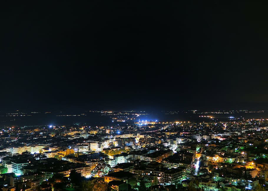 ocell, vista d'ulls, llums de la ciutat, aèria, fotografia, paisatge urbà, nit, arquitectura, edifici, infraestructura, fosc, cel, ciutat, llums, horitzó, il·luminat, exterior de l'edifici, cap gent, gratacels, modern, a l'aire lliure, estructura construïda, còpia espai, multitud, vista d’angle alt, naturalesa, ple de gent, vista aèria, vida de ciutat, barri residencial, vida nocturna, 2K