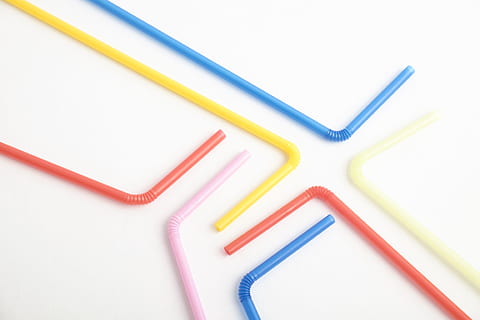 palla, fons, textura, colorit, geometria, necessitats diàries, productes diversos, fons blanc, tir de l'estudi, multicolor, primer pla, cap gent, a l'interior, connexió, clip, variació, vermell, clip de paper, comunicació, tecnologia, groc, elecció, senzillesa, subministrament d’oficina, grup d'objectes, vista d’angle alt, blau, 4K, CC0, domini públic, lliure de regalies