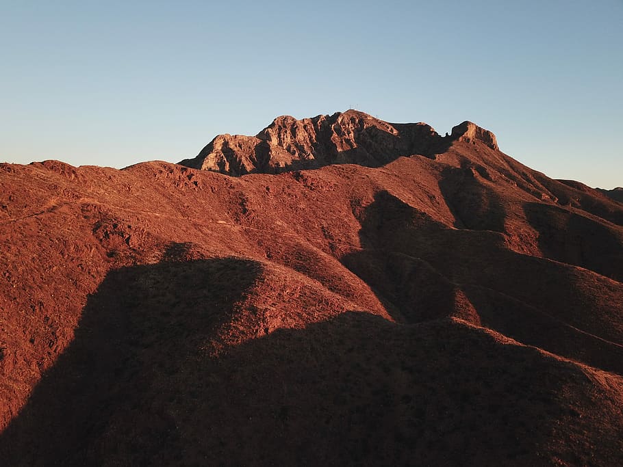 Dessertberg, Landschaftsfotografie, Berge, Berg, Schatten, Landschaft, blauer Himmel, Natur, Himmel, Szenen - Natur, Umgebung, Schönheit in der Natur, Land, klarer Himmel, keine Leute, Reiseziele, Wüste, Reise, Rock, Sonnenlicht, Nicht-städtische Szene, Rock - Objekt, Tourismus, Ruhe, solide, draußen, Klima, trockenes Klima, halbtrocken, erodiert, 4K