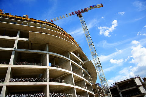 costruzione, gru, architettura, ingegnere, prospettiva, alto, acciaio, grattacielo, blu, all'aperto, composizione, bellissimo, nuvole, città, struttura, design, edifici, metallo, cielo, Torre, urbano, centro città, contemporaneo, lavoratore, sfondo, calcestruzzo, daniel, lavoratori, progetto, cemento, moderno, struttura costruita, Inquadratura dal basso, industria, natura, industria di costruzioni, esterno dell'edificio, nessuno, nuvola - cielo, giorno, macchinario, sito di costruzione, gru - macchine edili, sviluppo, viaggio, equipaggiamento industriale, 5K, CC0, dominio pubblico, privo di copyright