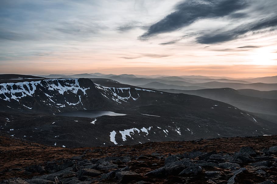 bjerg, hvid, blå, skyhimmel, antenne, fotografering, vand, omgivet, bjerge, Lochnagar, sne, himmel, solopgang, natur, landskab, scenics, bjergtop, bjergkæde, solnedgang, sky - himmel, udendørs, vinter, skønhed i naturen, is, cloudscape, ingen mennesker, scenics - natur, miljø, ro, rolig scene, kold temperatur, ikke-urbane scene, idyllisk, solid, snedækket bjerg, 5K