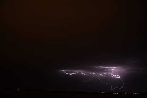 Francja, burze z piorunami, Błyskawica, moc w naturze, burza, burza z piorunami, piękno natury, chmura - niebo, moc, noc, niebo, Elektryczność, Natura, kopia przestrzeń, porozumiewanie się, żadnych ludzi, środowisko, chmura burzowa, na dworze, rozwidlona błyskawica, ciemny, deszcz, Lampa błyskowa, 1080P, CC0, domena publiczna, darmowe zdjęcia
