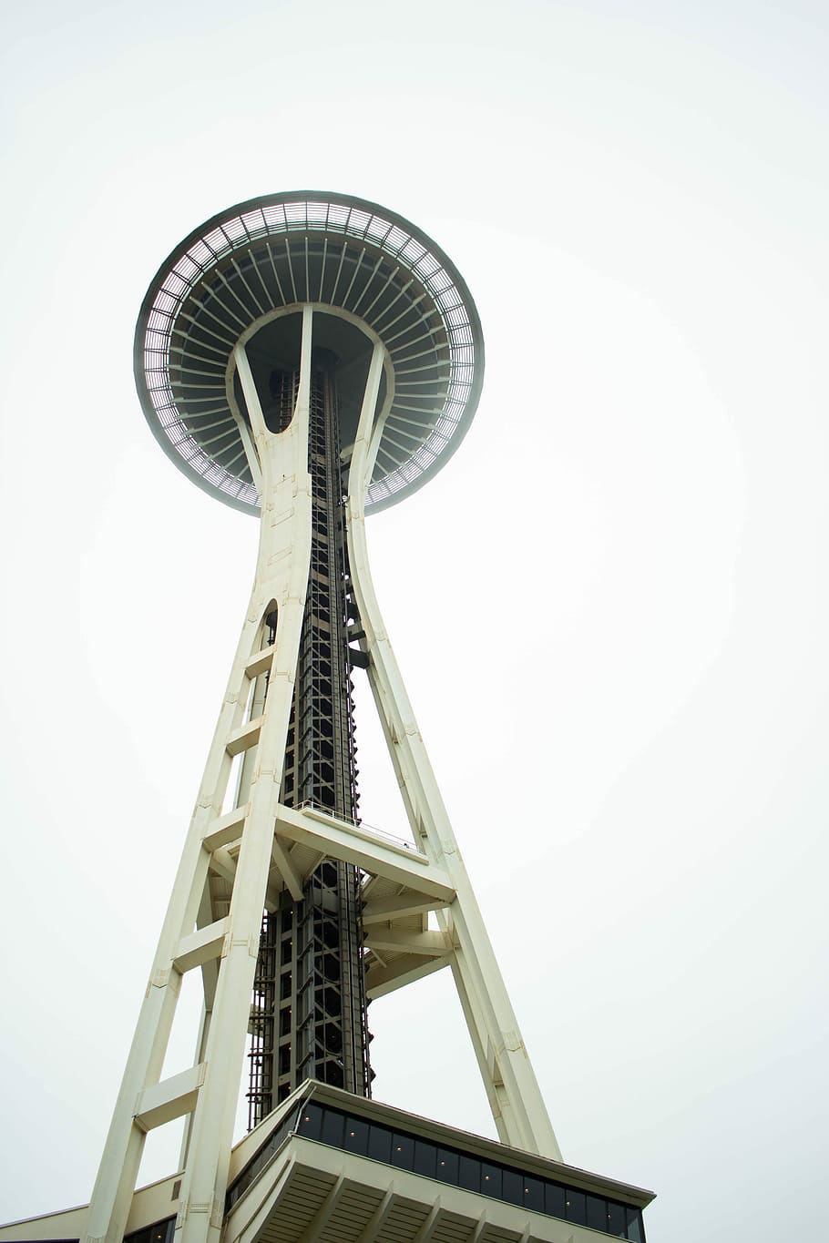 rumnål, orm-øje, se fotografering, tårn, skyskraber, arkitektur, høj, design, bottom view, seattle, byliv, by, kærlighed, smuk, skyline, himmel, Sky, kanon, unsplash, lav vinkel visning, skyfri himmel, bygget struktur, metal, dag, ingen mennesker, natur, høj - høj, kopiere plads, forlystelsespark, kunstkultur og underholdning, udendørs, stige, geometrisk form, forlystelsespark tur, bygning udvendig, form, 5K