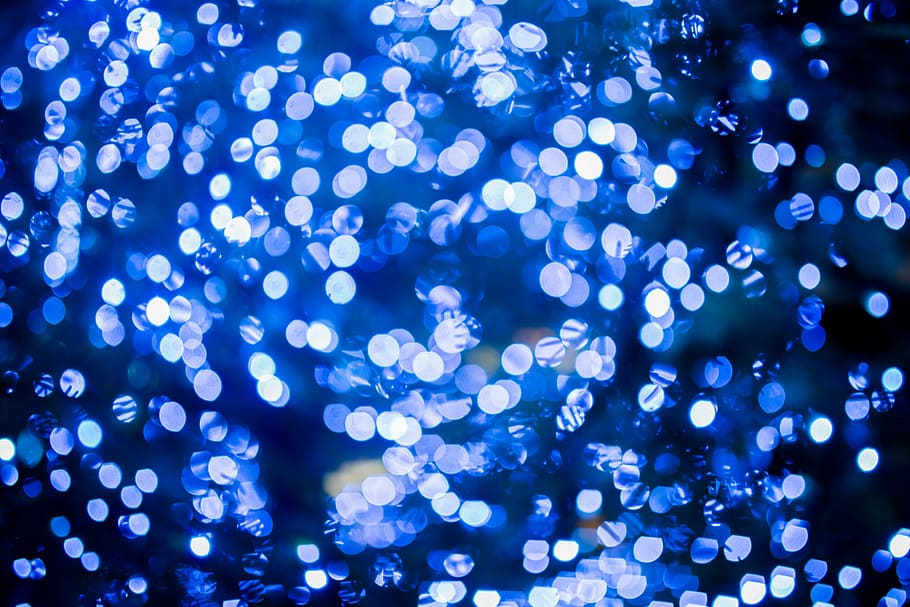 fotografia de primer pla, blau, llums de corda, bokeh, fotografia, llum, fosc, llums, resum, fons, equips d’il·luminació, brillant, defocated, il·luminat, cap gent, llum - fenomen natural, color vibrant, decoració, esdeveniment, Nadal, esdeveniment de celebració, celebració, nit, patró, lluminós, efecte texturat, ornamentat, 2K