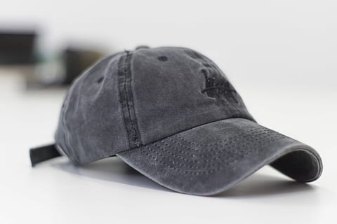 grå, baseball kasket, hvid, overflade, tæt på, Foto, kurve-brimmed cap, kasket, minimal, alderen, indendørs, ingen mennesker, sundhedspleje og medicin, sikkerhed, enkelt objekt, studio skud, beskyttelse, læder, skåret ud, gammel, tekstil, sport, lempelse, sko, hvid baggrund, taske, tøj, 5K, CC0, offentligt domæne, royaltyfrie