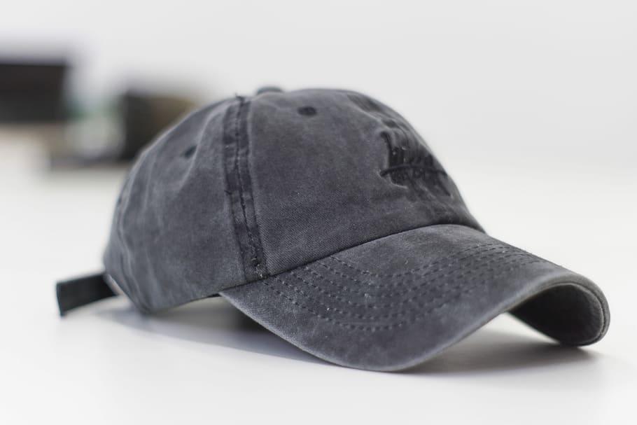 grå, baseball kasket, hvid, overflade, tæt på, Foto, kurve-brimmed cap, kasket, minimal, alderen, indendørs, ingen mennesker, sundhedspleje og medicin, sikkerhed, enkelt objekt, studio skud, beskyttelse, læder, skåret ud, gammel, tekstil, sport, lempelse, sko, hvid baggrund, taske, tøj, 5K