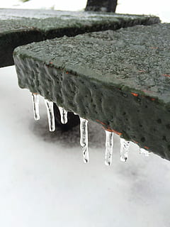 is, frysning, kall vinter, vinter, väder, fart, kall, vinter-, väder, isig, kristall-, vatten, Häftigt, häftig snöstorm, frysta, utomhus, grå, närbild, inget folk, kall temperatur, natur, dag, snö, fokusera på förgrunden, mönster, istapp, högvinkelvy, vit färg, beläggning, sittplats, 2K, CC0, offentligt domän, royaltyfria