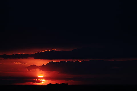 bayangan hitam, awan, matahari terbenam, matahari, gelap, Jeruk, alam, langit, senja, warna oranye, latar belakang, keindahan di alam, air, laut, scenics - alam, ketenangan, adegan yang tenang, awan - langit, tidak ada orang, menyalin ruang, malam, gunung, langit yang dramatis, idilis, di luar rumah, lingkungan Hidup, langit romantis, 1080P, CC0, domain publik, bebas royalti