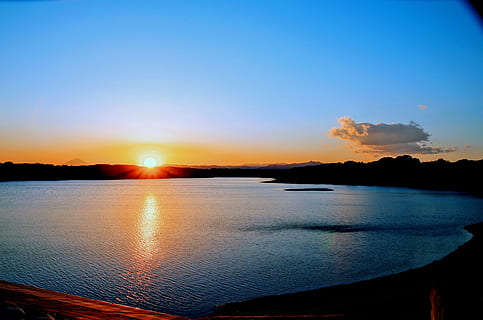 posta de sol, cel, Japó, núvol, al capvespre, sol, aigua, llum, posta de sol al Japó, Japó, tarda, llac okutama, escenics - natura, bellesa a la natura, escena tranquil·la, tranquil·litat, naturalesa, reflexió, mar, cap gent, núvol - cel, idíl·lic, silueta, blau, escena no urbana, llum solar, a l'aire lliure, flare de la lent, 4K, CC0, domini públic, lliure de regalies