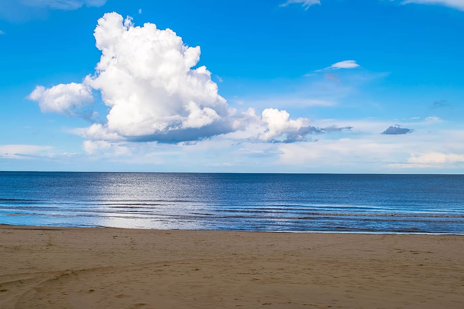 vora del mar, hora del dia, dia, temps, núvol, platja, oceà, mar, aigua, vacances, cel, viatjar, naturalesa, estiu, festa, paisatge, sorra, escènic, Costa, a l'aire lliure, relaxació, sol, onada de l’oceà, núvols de cel, turisme, reflexió, Riba, onades, colorit, assolellat, blau, paisatge marí, destinació, tranquil, desert, ningú, horitzó, núvol - cel, cap gent, línia de costa, escenics, onada, cloudscape, idíl·lic, horitzó sobre l’aigua, clima tropical, llocs de viatges, bellesa a la natura, terra, escenics - natura, escena tranquil·la, tranquil·litat, 5K