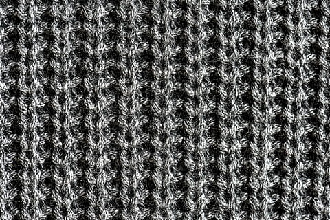 tèxtil gris, llana, escriptori, patró, fibra, tèxtil, atractiu, teló de fons, fons, manta, drap, roba, còpia espai, decoració, decorar, espai de disseny, teixit, peça, de punt, suau, superfície, textura, paret, marc complet, cap gent, a l'interior, primer pla, disseny, hivern, arbre, repetició, art i artesania, naturalesa, dia, funció de construcció de parets, il·luminat, luxe, roba calenta, ornamentat, 1080P, CC0, domini públic, lliure de regalies
