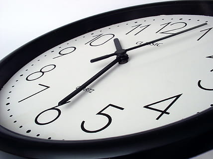 ronde, zwart, Analoge klok, weergeven, 10:30, klok, tijd, wijzer, horloges, tijd van, uur, notulen, tweede, schaal, tijdsdruk, tijd indicatie, data, analoog, wijzerplaat, minutenwijzer, aantal, uurwijzer, instrument van tijd, geen mensen, detailopname, nauwkeurigheid, binnenshuis, vorm, cirkel, deadline, wandklok, geometrische vorm, muur - bouwfunctie, witte achtergrond, studio opname, 1080P