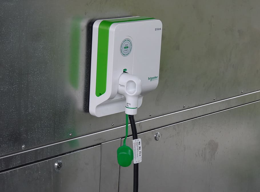 bianca, verde, elettrico, presa di corrente, attuale, elettricità, energia, tecnologia, cavo di alimentazione, Fare rifornimento, stazioni di servizio, e auto, auto, macchina elettrica, carburante, stazione di servizio, ecologicamente, ecologia, attrezzatura, colore verde, nessuno, caratteristica della parete, giorno, avvicinamento, connessione, comunicazione, all'aperto, combustibile e produzione di energia, concentrarsi sulle conoscenze acquisite, controllo, Colore bianco, natura, struttura costruita, sicurezza, acqua, Alimentazione elettrica, premi il bottone, materiale elettrico, 2K