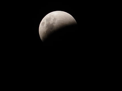 fotografia da lua, lua, eclipse, luar, Super Lua, noite, céu escuro, céu preto, astronomia, espaço, céu, ninguém, Sombrio, natureza, beleza na natureza, copie o espaço, lua planetária, superfície da lua, visão de baixo ângulo, meia-lua, cena tranquila, scenics - natureza, tranquilidade, astrologia, fundo preto, idílico, espaço e astronomia, 1080P, CC0, domínio público, royalty free