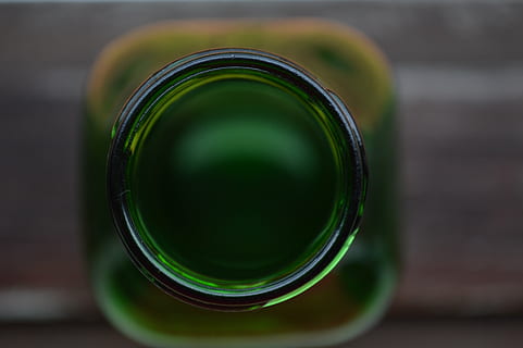 Kreis, Grün, Fokus, Nahansicht, grüne Farbe, Fokus auf den Vordergrund, keine Leute, Glas - Material, Glas, Geometrische Figur, direkt darüber, Haushaltsausstattung, gestalten, Trinkglas, Container, selektiver Fokus, Getränk, Essen und Trinken, Erfrischung, Flasche, drinnen, 5K, CC0, gemeinfrei, lizenzfrei