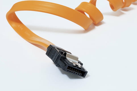 svart, brun, datorkabel, kabel-, dator, teknologi, hårddisk, server, hårdvara, studio skott, vit bakgrund, förbindelse, kommunikation, inomhus, nätverksanslutningsplugg, Skära ut, trådlös teknik, vit färg, internet, Utrustning, närbild, datorutrustning, datornätverk, inget folk, kontor, elektrisk utrustning, 1080P, CC0, offentligt domän, royaltyfria