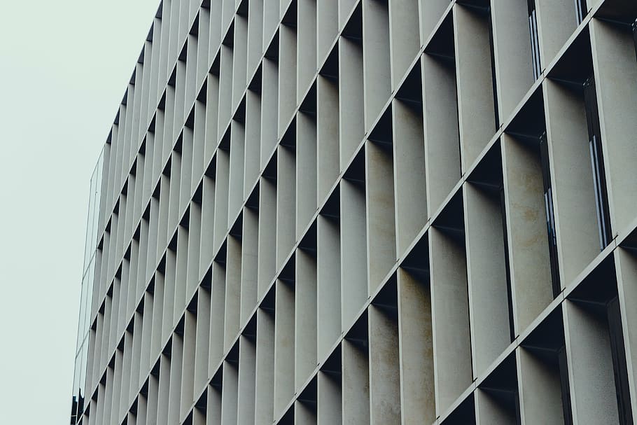 resum, arquitectura, edifici, expressió, façana, geomètric, tir en angle baix, perspectiva, gratacels, alt, urbà, finestres, estructura construïda, patró, exterior de l'edifici, cap gent, modern, dia, vista d’angle baix, ciutat, cel, a l'aire lliure, repetició, exterior d’edifici d’oficines, naturalesa, primer pla, metall, característica arquitectònica, cel clar, 4K