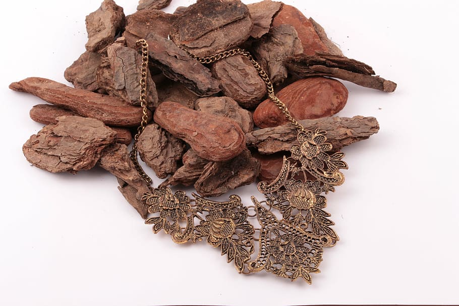enganxar, bronze, femella, menjar i beguda, menjar, fons blanc, a l'interior, tir de l'estudi, herba medicinal, benestar, ingredient, natura morta, alimentació saludable, primer pla, frescor, tallar, cap gent, marró, herba, medicina, aliments secs, espècia, sec, medicina herbaria xinesa, menjar xinès, fer dieta, 5K