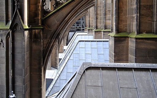 gotisk, cologne, dom, vindue, sidevindue, søjle, støttepiller, cologne katedral, arkitektur, milepæl, bygning, historisk, arkitektonisk stil, gotisk stil, gotisk arkitektur, gotiske bue, bygget struktur, bygning udvendig, dag, bro - menneskeskabt struktur, udendørs, forbindelse, bro, ingen mennesker, rækværk, transportmidler, bue, trappe, glas - materiale, lav vinkel visning, natur, metal, trapper og trapper, Overføring, 4K, CC0, offentligt domæne, royaltyfrie