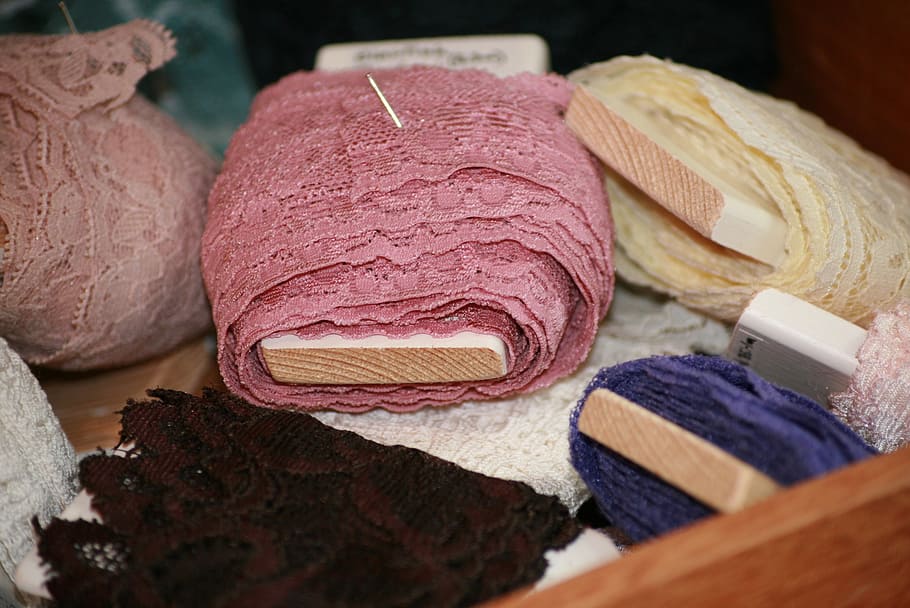 krajka, tip, kapela, růžový, bílý, nachový, detail, nikdo, uvnitř, stálý život, variace, textil, vícebarevné, výběr, selektivní zaměření, růžová barva, jídlo a pití, vlna, umění a řemesla, zaměřit se na popředí, měkkost, v řadě, materiál, velká skupina objektů, zásobník, skupina objektů, 2K