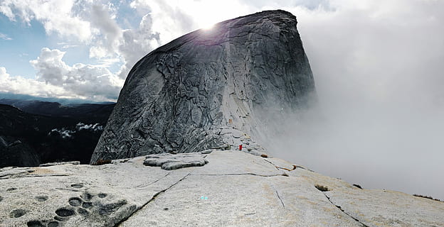 fotografie cu fotografie, deal, acoperit, ceaţă, fotografie peisaj, formatie rock, nor, Munte, soare, stâncă, apus de soare, parc național, yosemite, jumătate dome, trim, cer, nor - cer, solid, peisaj, obiect de rocă, natură, mediu inconjurator, scenice - natura, geologie, vulcan, scenă non-urbană, frumusețe în natură, teren, nici o persoana, geografie fizica, zi, destinații de călătorie, în aer liber, craterul vulcanic, varf de munte, 4K, CC0, domeniu public, fără drepturi de autor