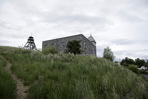 Steingebäude, thront, Hügel, Feuerturm, Stein, Gebäude, helena, Wolken, Gras, Montana, gemeinfrei, Architektur und Gebäude, Kirche, alt, die Architektur, Reiseorte, Himmel, keine Leute, verlassen, gebaute Struktur, Haus, heruntergewirtschaftet, Gebäudehülle, Pflanze, wolke - himmel, Natur, Feld, Land, Wachstum, Tag, Geschichte, Baum, grüne Farbe, die Vergangenheit, draußen, 5K, CC0, gemeinfrei, lizenzfrei