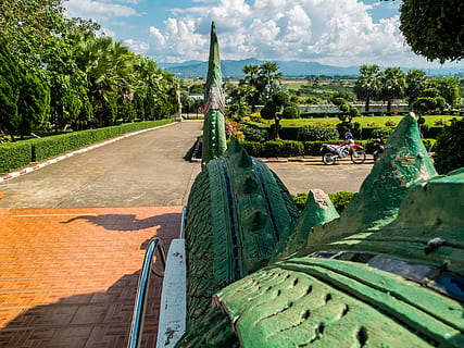 tempel, complex, draken, beeldhouwwerk, tempelcomplex, trappenhuis, Noord-Thailand, Bekende plek, architectuur, geschiedenis, oud, culturen, buitenshuis, monument, architectuur en gebouwen, oude, stenen materiaal, landbouw, veld-, boom, groene kleur, landelijke scène, dag, fabriek, hemel, natuur, wolk - lucht, zonlicht, groei, vervoer, incidentele mensen, wijze van transport, landvoertuig, landschap, land-, weg, 4K, CC0, publiek domein, royaltyvrij