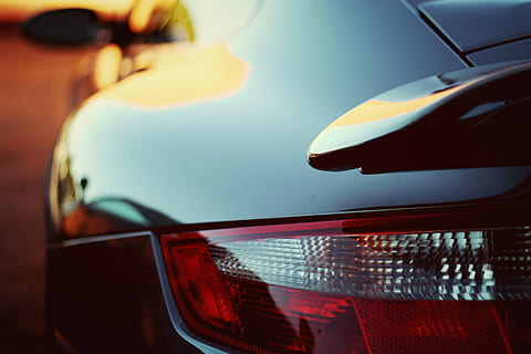 lampu belakang kendaraan, dekat, fotografi, hitam, sports coupe, mobil, berkilau, refleksi, reflektor, merapatkan, cahaya, bagasi, spatbor, makro, porsche, supercar, focu, moda transportasi, angkutan, tidak ada orang, Kendaraan bermotor, perjalanan, kendaraan darat, dalam ruangan, fokus pada latar depan, merah, alam, lampu belakang, bergaya retro, kendaraan udara, fokus selektif, sinar matahari, makanan dan minuman, kuning, kemewahan, 4K, CC0, domain publik, bebas royalti